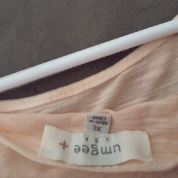 Cold shoulder - Picture 2 of 2